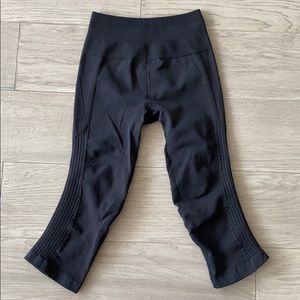 LULULEMON Flow n Go Cropped Leggings size 4